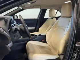 Lexus UX (2023) thumbnail 5
