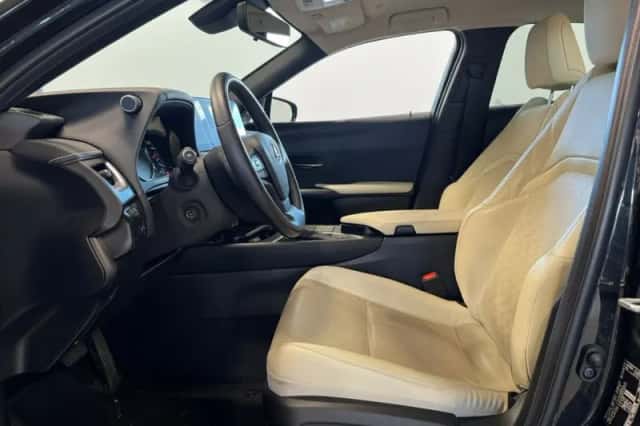 Lexus UX (2023) thumbnail 6