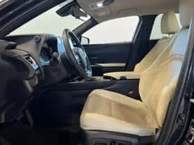 Lexus UX (2023) thumbnail 6