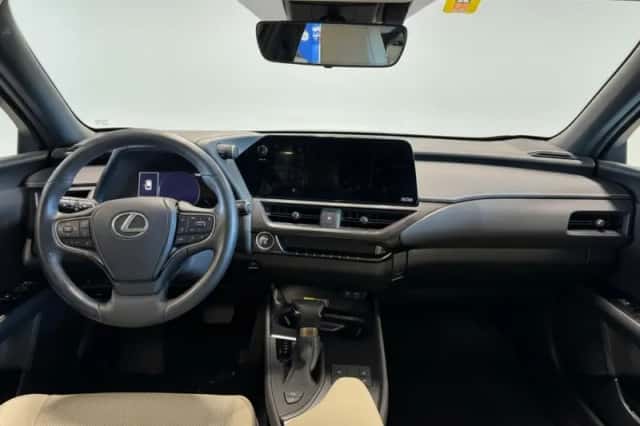 Lexus UX (2023) thumbnail 8