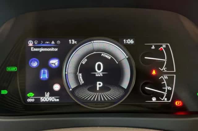 Lexus UX (2023) thumbnail 9