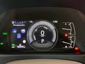 Lexus UX (2023) thumbnail 9