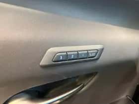 Lexus UX (2023) thumbnail 10