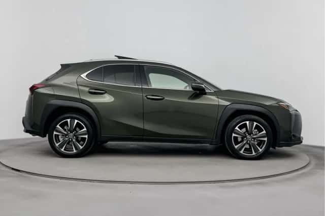 Lexus UX (2025) thumbnail 12