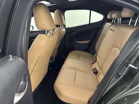 Lexus UX (2025) thumbnail 17
