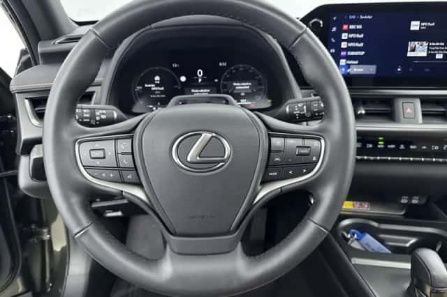 Lexus UX (2025) thumbnail 18