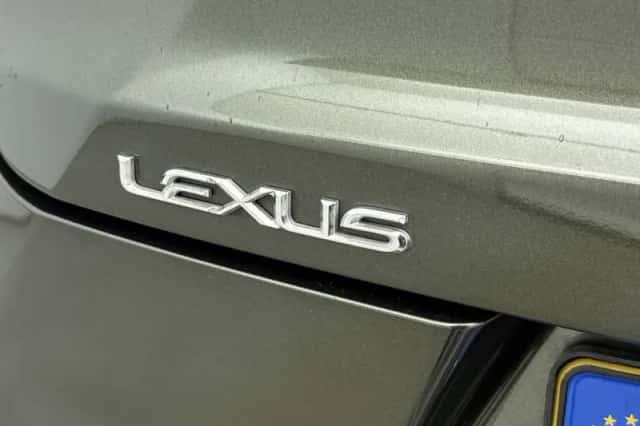 Lexus UX (2025) thumbnail 19