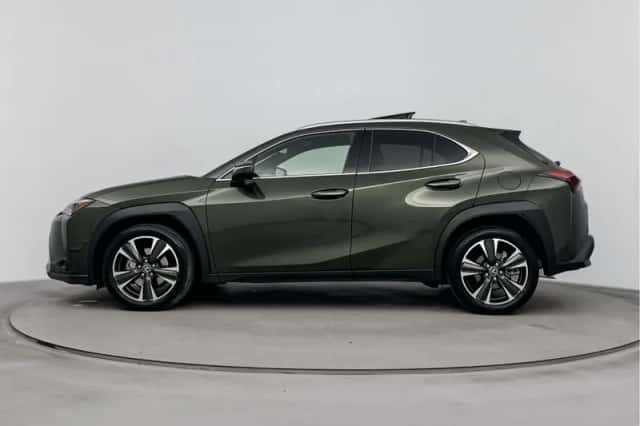 Lexus UX (2025) thumbnail 3