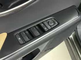 Lexus UX (2025) thumbnail 22