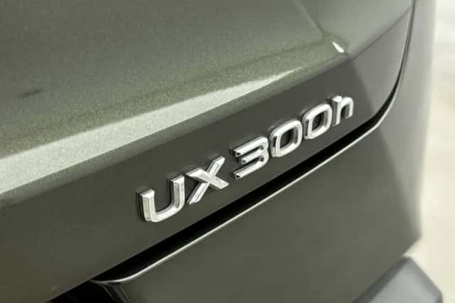 Lexus UX (2025) thumbnail 30