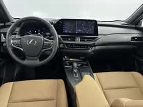Lexus UX (2025) thumbnail 5