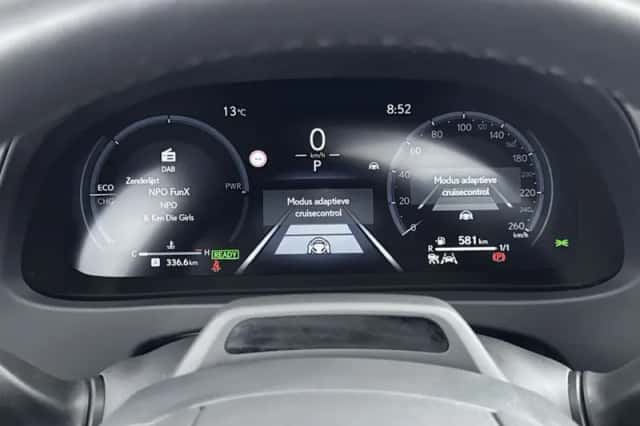 Lexus UX (2025) thumbnail 6