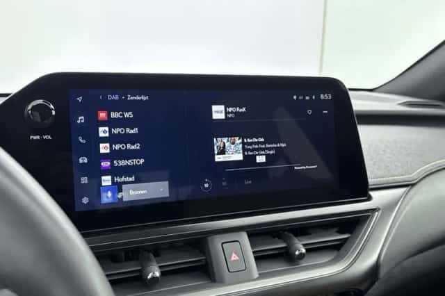 Lexus UX (2025) thumbnail 8