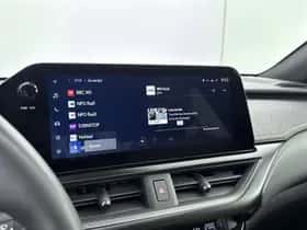 Lexus UX (2025) thumbnail 8