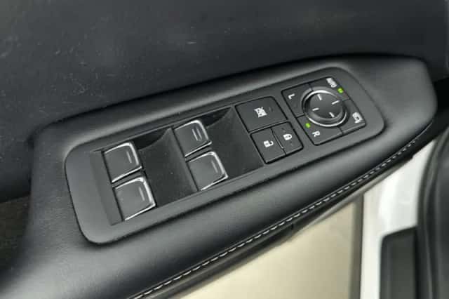 Lexus RX (2020) thumbnail 31