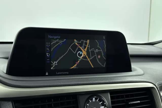 Lexus RX (2020) thumbnail 9