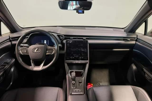 Lexus LBX (2024) thumbnail 5