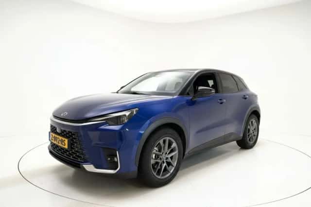Lexus LBX (2024) thumbnail 1
