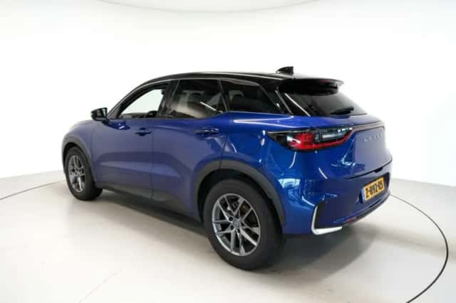 Lexus LBX (2024) thumbnail 3