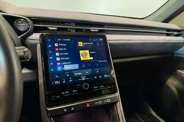 Lexus LBX (2024) thumbnail 6