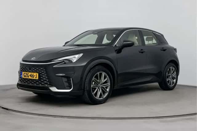 Lexus LBX (2024) thumbnail 1