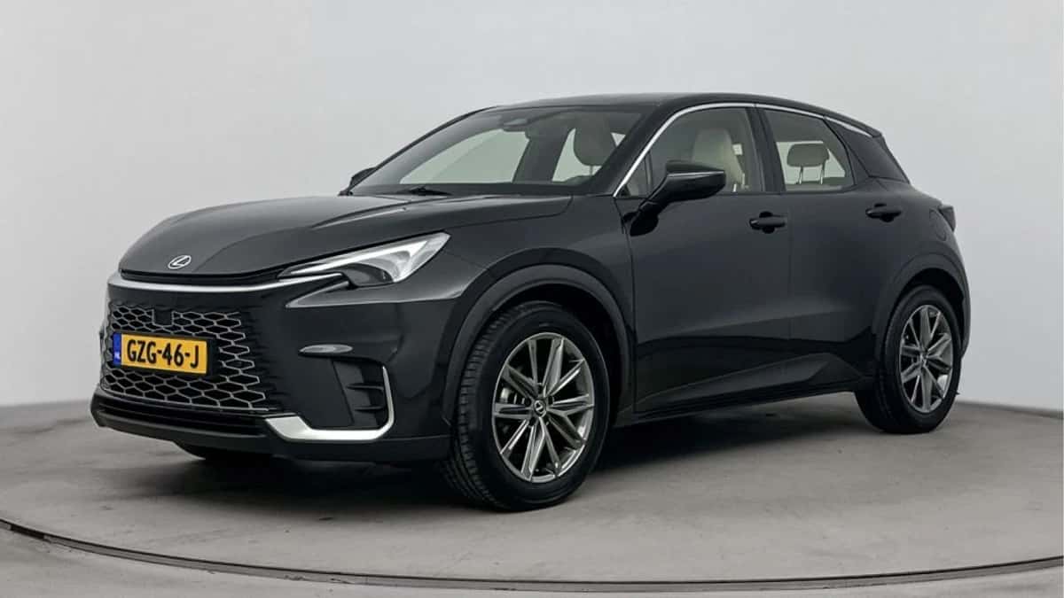 Lexus LBX (2024) — foto 1