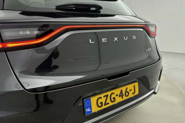 Lexus LBX (2024) thumbnail 18