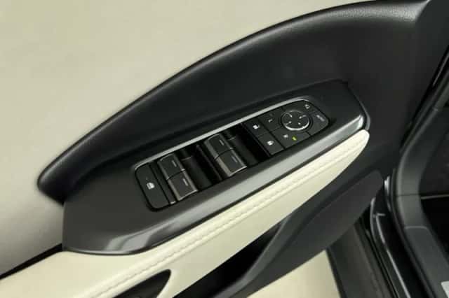 Lexus LBX (2024) thumbnail 21