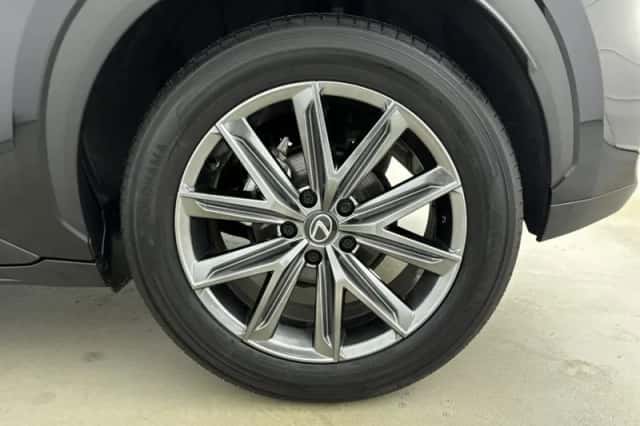 Lexus LBX (2024) thumbnail 22