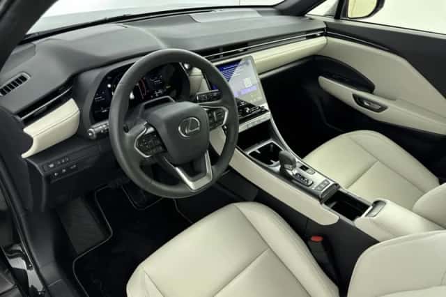 Lexus LBX (2024) thumbnail 28