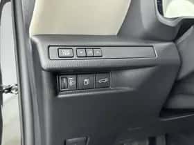 Lexus LBX (2024) thumbnail 29