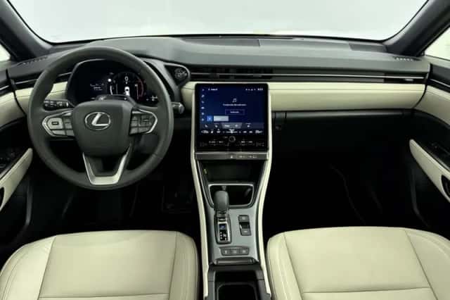 Lexus LBX (2024) thumbnail 4
