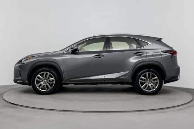 Lexus NX (2020) thumbnail 3
