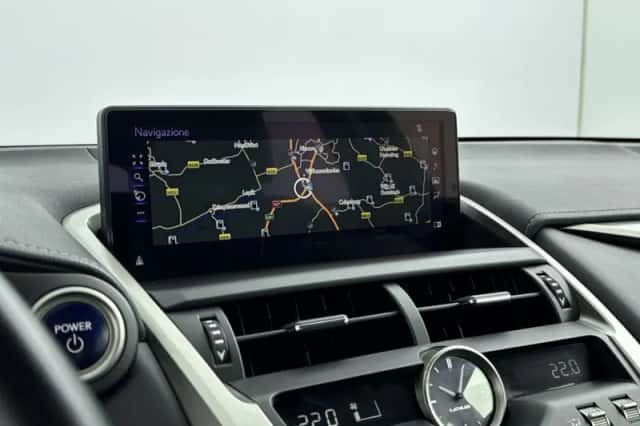 Lexus NX (2020) thumbnail 22