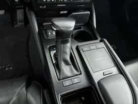 Lexus ES (2020) thumbnail 11