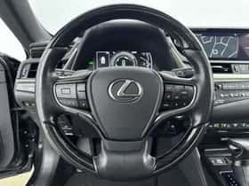 Lexus ES (2020) thumbnail 17