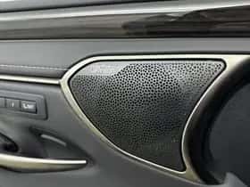 Lexus ES (2020) thumbnail 18