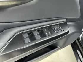 Lexus ES (2020) thumbnail 23