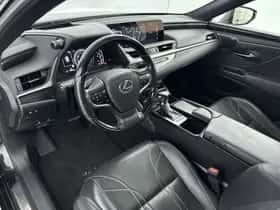 Lexus ES (2020) thumbnail 30
