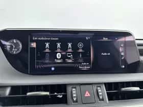 Lexus ES (2020) thumbnail 8
