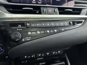 Lexus ES (2020) thumbnail 10