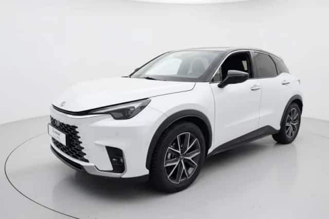Lexus LBX (2024) thumbnail 1