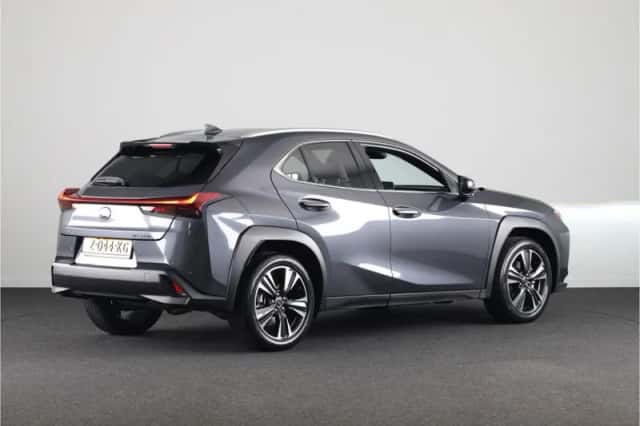 Lexus UX (2024) thumbnail 2