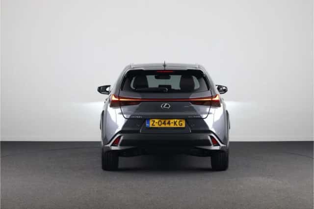 Lexus UX (2024) thumbnail 15