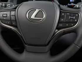 Lexus UX (2024) thumbnail 20