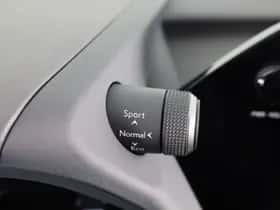 Lexus UX (2024) thumbnail 24