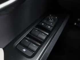 Lexus UX (2024) thumbnail 31