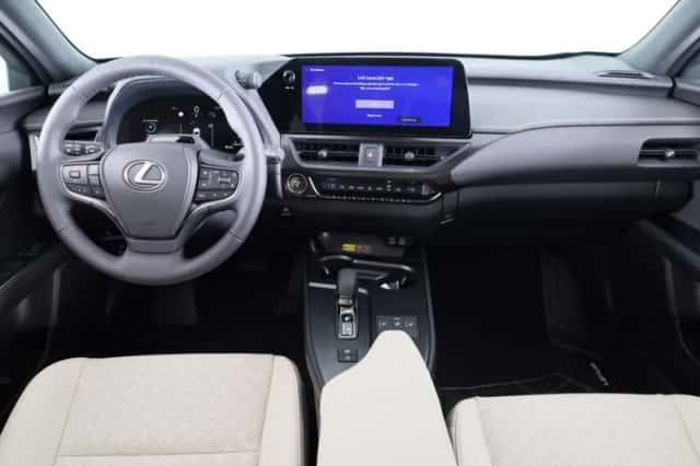 Lexus UX (2024) thumbnail 5