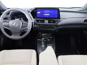 Lexus UX (2024) thumbnail 5