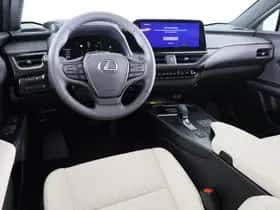 Lexus UX (2024) thumbnail 6